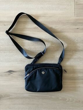 lululemon athletica Black Crossbody Belt Bag - Minimal Everyday Carry